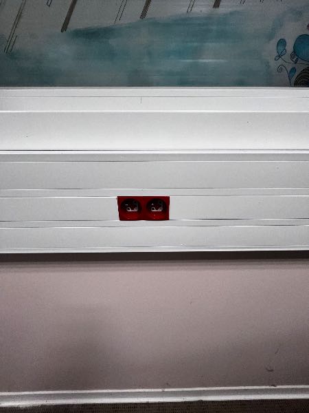 Extension de réseau électrique et prises informatiques dans une salle de classe